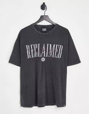 Reclaimed Vintage – Inspired – Verwaschenes Oversized-T-Shirt mit Logo | ASOS