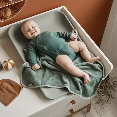 Leander Matty™ Wickelauflage Sage Green | Grün - BabyOne