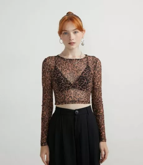 Blusa em Tule com Estampa Animal Print Onça Preto