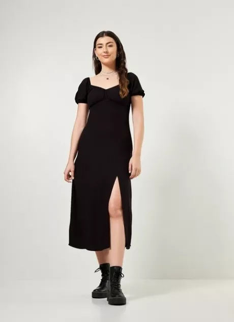 vestido midi romântico com fenda - youcom: vem cá conferir suas peças favoritas