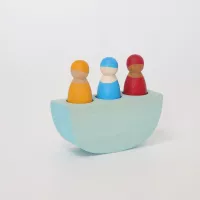 Drei Freunde im Boot | Stecken & Sortieren | PRODUKTWELTEN | Produkte | Grimms Spiel und Holz Design