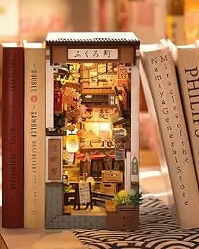 Rolife Book Nook Kit Sakura Weinallee Booknook Japanischer Stil Izakaya DIY Miniaturhaus Kit für Erwachsene zum Bauen Weihnachts Geburtstagsgeschenk Bücherregaldekoration Diorama Kit: Amazon.de: Spielzeug