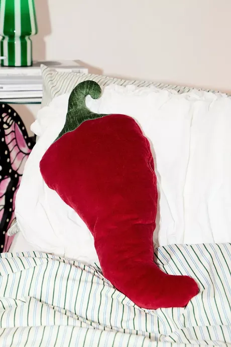 Chilli Cushion | Urban Outfitters DE